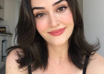 Esra Bilgiç in a black dress