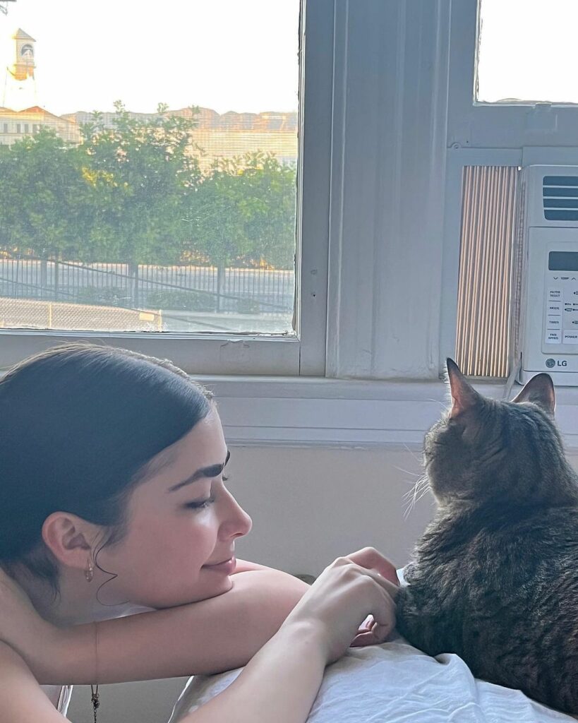 Melissa with her cat