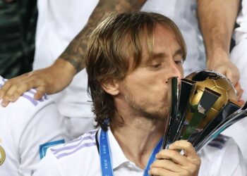 Luka Modric kissing the trophy