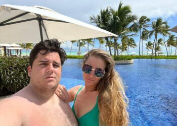 Olof k Gustafsson with a girl