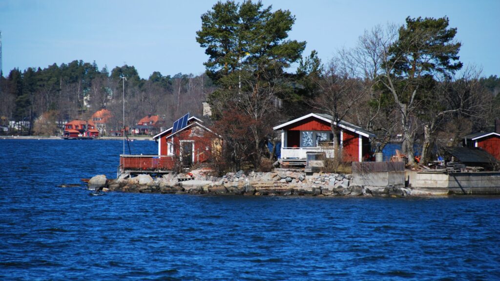 A typical scene in the Stockholm archipelago. Elin Nordegren bought a home in the archipelago. Her home is not in this photo.