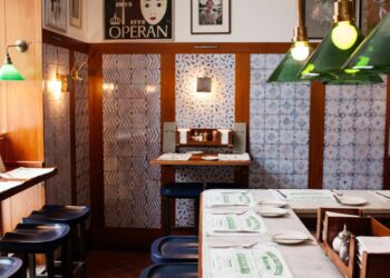 Inside view of Operabaren